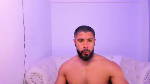 santiago_huntt online show from January 18, 2025, 1:08 pm