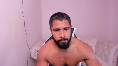 santiago_huntt online show from February 26, 2025, 12:36 pm