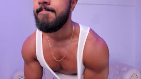 santiago_huntt online show from October 13, 2025, 8:20 pm