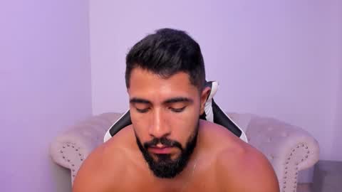 santiago_huntt online show from February 23, 2026, 8:28 pm