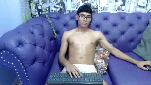 santiago_johnson_ online show from March 6, 2025, 9:31 pm