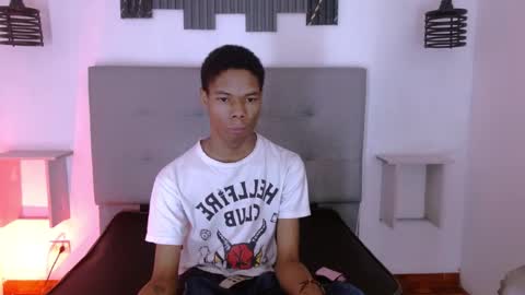 Snapshot of santiago_ortiz chatting on February 23, 2026, 12:35 pm Santiiiiii online show from February 23, 2026, 12:35 pm