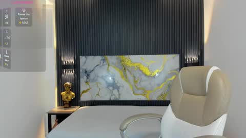 santiago_russo18 online show from October 7, 2025, 12:35 pm