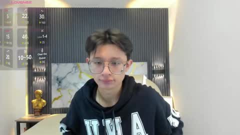 santiago_russo18 online show from October 20, 2025, 12:38 pm