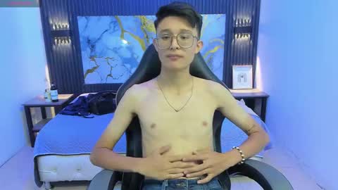 santiago_russo18 online show from February 7, 2026, 7:06 pm