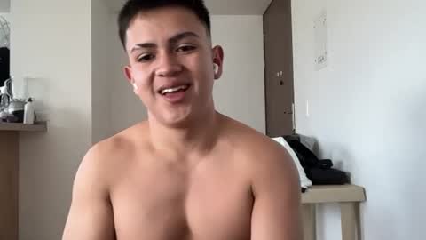 santiagomg_ online show from July 15, 2026, 9:09 pm
