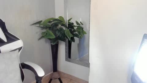 Snapshot of santiceballo chatting on September 19, 2025, 7:58 pm Julius Novachrono online show from September 19, 2025, 7:58 pm