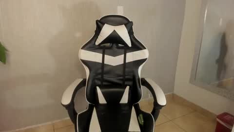 Snapshot of santiceballo chatting on October 6, 2025, 11:40 am Julius Novachrono online show from October 6, 2025, 11:40 am