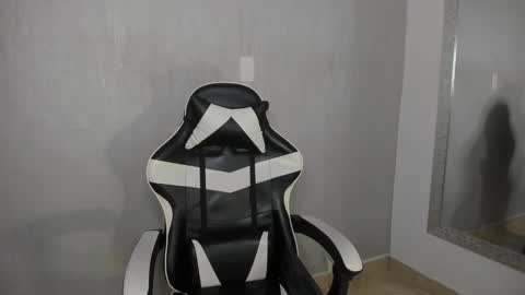 Snapshot of santiceballo chatting on October 21, 2025, 7:47 pm Julius Novachrono online show from October 21, 2025, 7:47 pm