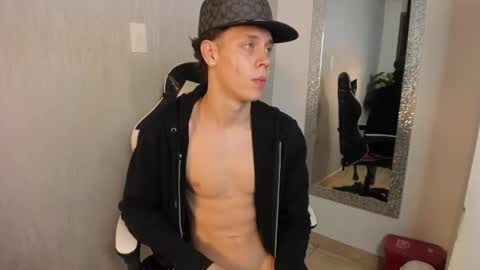 Snapshot of santiceballo chatting on October 26, 2025, 8:09 am Julius Novachrono online show from October 26, 2025, 8:09 am