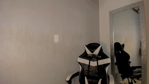 Snapshot of santiceballo chatting on November 6, 2025, 7:59 pm Julius Novachrono online show from November 6, 2025, 7:59 pm