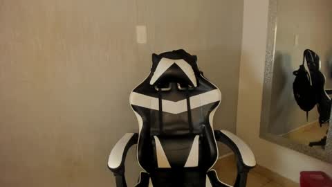 Snapshot of santiceballo chatting on November 12, 2025, 7:35 pm Julius Novachrono online show from November 12, 2025, 7:35 pm