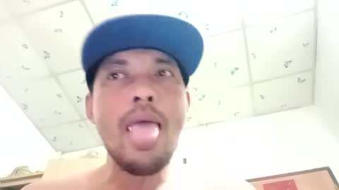 santichai561323 online show from February 13, 2025, 6:09 am