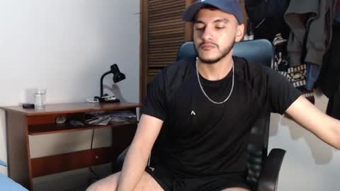 Snapshot of santiexxx chatting on October 18, 2025, 3:53 am santiexxx online show from October 18, 2025, 3:53 am