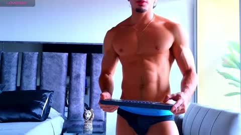 Snapshot of santin_seans chatting on May 11, 2026, 4:04 pm Santiago Seans online show from May 11, 2026, 4:04 pm