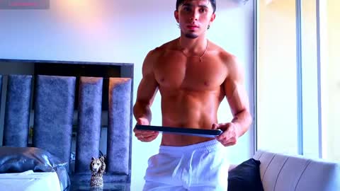 Snapshot of santin_seans chatting on May 31, 2026, 6:09 pm Santiago Seans online show from May 31, 2026, 6:09 pm