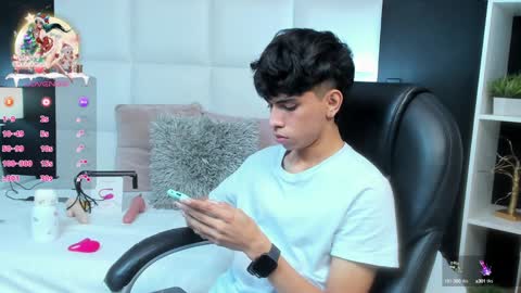 Snapshot of santy_carrington chatting on December 27, 2024, 10:37 pm Santiago Carrington online show from December 27, 2024, 10:37 pm