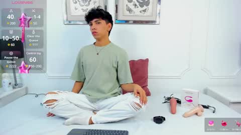 Snapshot of santy_carrington chatting on January 7, 2025, 8:42 pm Santiago Carrington online show from January 7, 2025, 8:42 pm