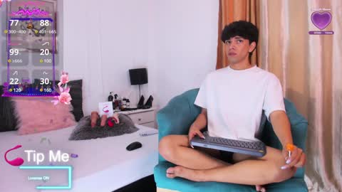 Snapshot of santy_carrington chatting on February 5, 2025, 8:35 pm Santiago Carrington online show from February 5, 2025, 8:35 pm