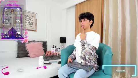 Snapshot of santy_carrington chatting on February 13, 2025, 8:03 pm Santiago Carrington online show from February 13, 2025, 8:03 pm