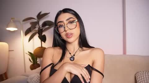 Snapshot of sara_albrecht chatting on April 25, 2026, 10:29 pm Sara online show from April 25, 2026, 10:29 pm