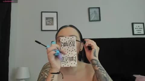 Snapshot of sara_b11 chatting on June 27, 2026, 6:02 pm sara_b11 online show from June 27, 2026, 6:02 pm