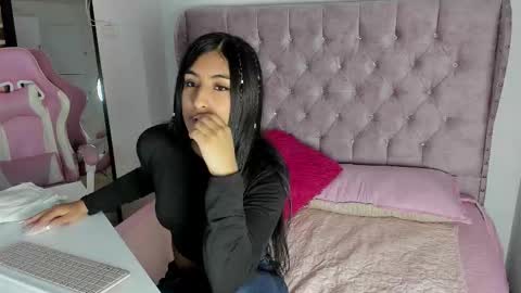 Sara online show from November 25, 2025, 2:50 pm