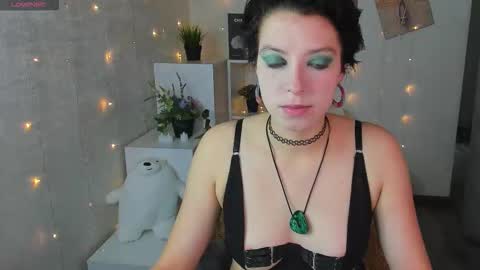 Sarah online show from October 17, 2025, 1:09 am