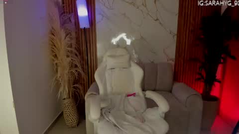 Snapshot of sara_gwen chatting on May 14, 2026, 4:08 am S A R A online show from May 14, 2026, 4:08 am