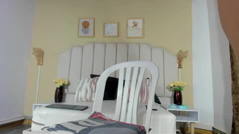 sara_hannks online show from May 24, 2026, 3:33 am