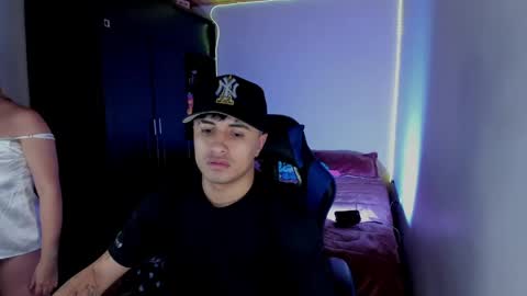 sara_jhon_ online show from April 17, 2026, 7:55 am