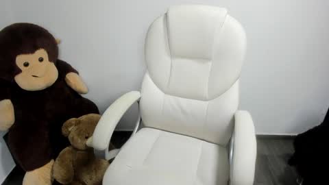 sarah  LIZCANO....... online show from December 15, 2024, 12:18 am