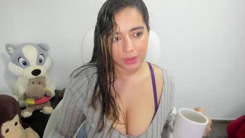 sarah  LIZCANO....... online show from December 28, 2024, 10:58 am