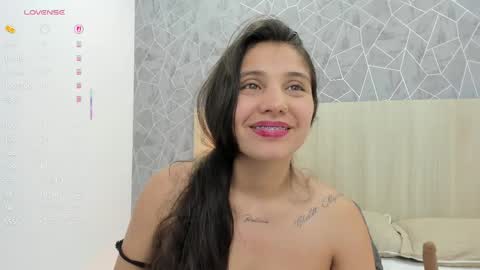 Snapshot of sara_melo1 chatting on May 28, 2026, 8:11 am Sara Melo online show from May 28, 2026, 8:11 am