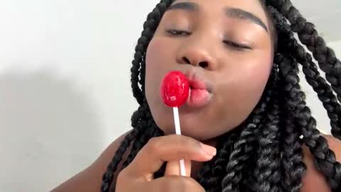 Sara online show from November 18, 2025, 2:17 am