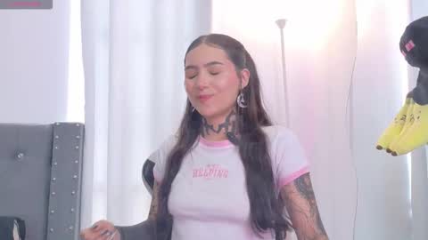 Sara online show from December 2, 2025, 6:03 pm