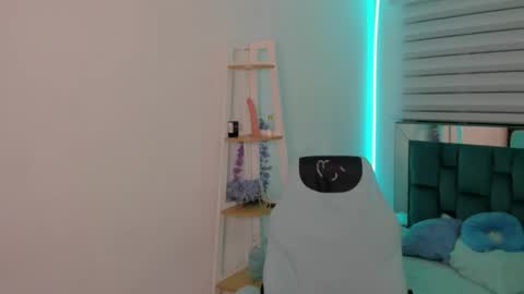 sara_red_x online show from May 22, 2026, 3:57 am