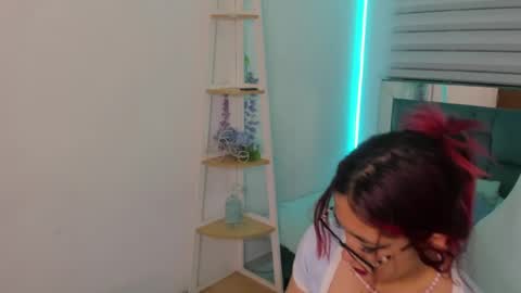 sara_red_x online show from May 27, 2026, 3:14 am
