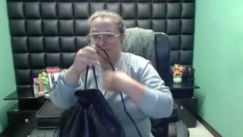 sara_thonson_ online show from February 21, 2025, 3:23 am