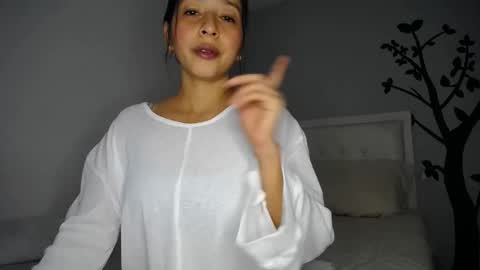 Sara online show from June 3, 2026, 9:42 pm