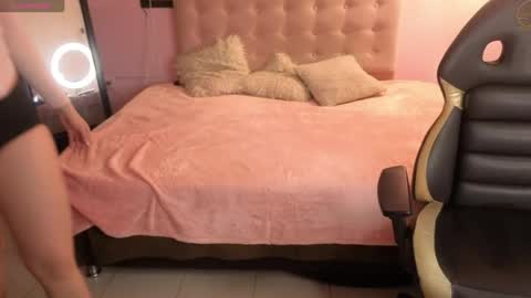 sara_valderrama_ online show from June 3, 2026, 11:57 am