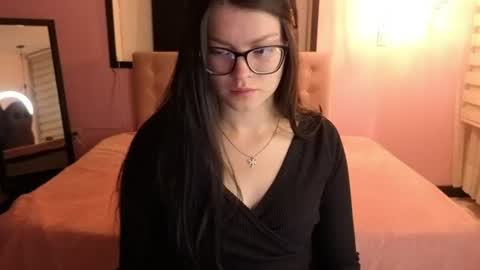 sara_valderrama_ online show from June 11, 2026, 12:36 pm