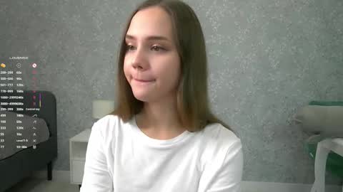 Im Sara  online show from October 5, 2025, 7:01 pm