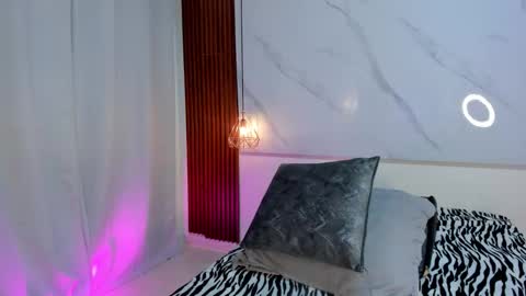 sara_zc online show from December 2, 2025, 11:59 am