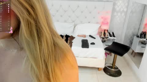 Snapshot of saraa_cute1 chatting on February 2, 2025, 1:02 am Saraa Gomez online show from February 2, 2025, 1:02 am