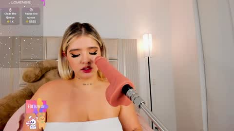 Snapshot of saraa_milleer chatting on January 20, 2025, 7:36 am Sara Miller online show from January 20, 2025, 7:36 am