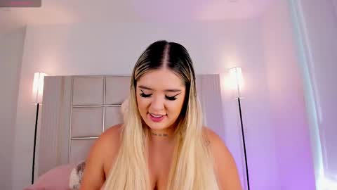 Snapshot of saraa_milleer chatting on November 13, 2025, 4:39 pm Sara Miller online show from November 13, 2025, 4:39 pm