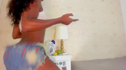 saraacollinss online show from November 15, 2025, 8:27 pm