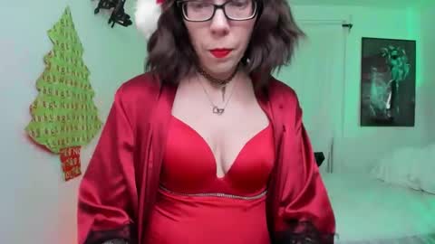 Snapshot of saradesirexo chatting on December 9, 2024, 2:24 am Sara Desire online show from December 9, 2024, 2:24 am