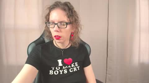 Snapshot of saradesirexo chatting on October 2, 2025, 12:45 pm Sara Desire online show from October 2, 2025, 12:45 pm